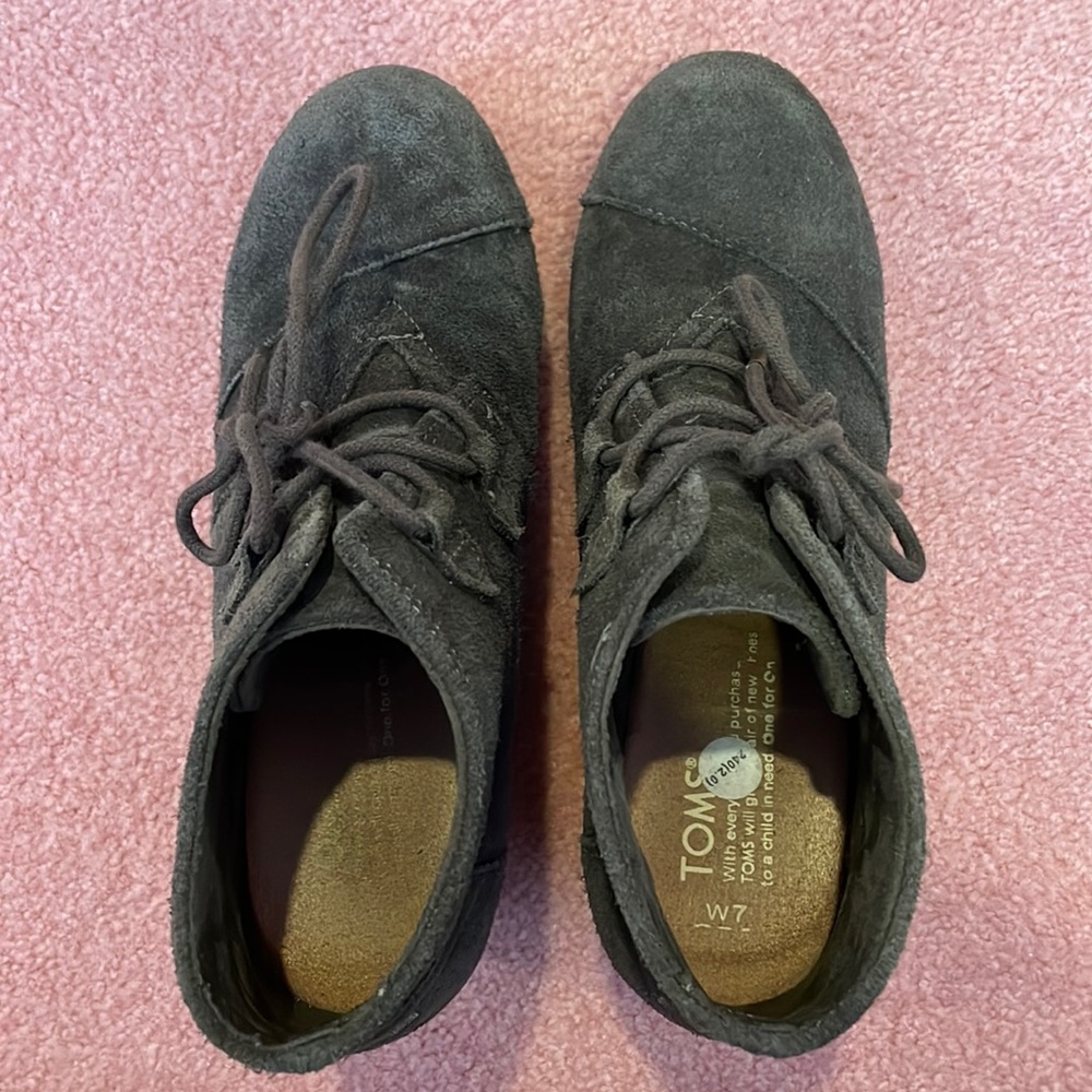 Barely worn Tom wedges